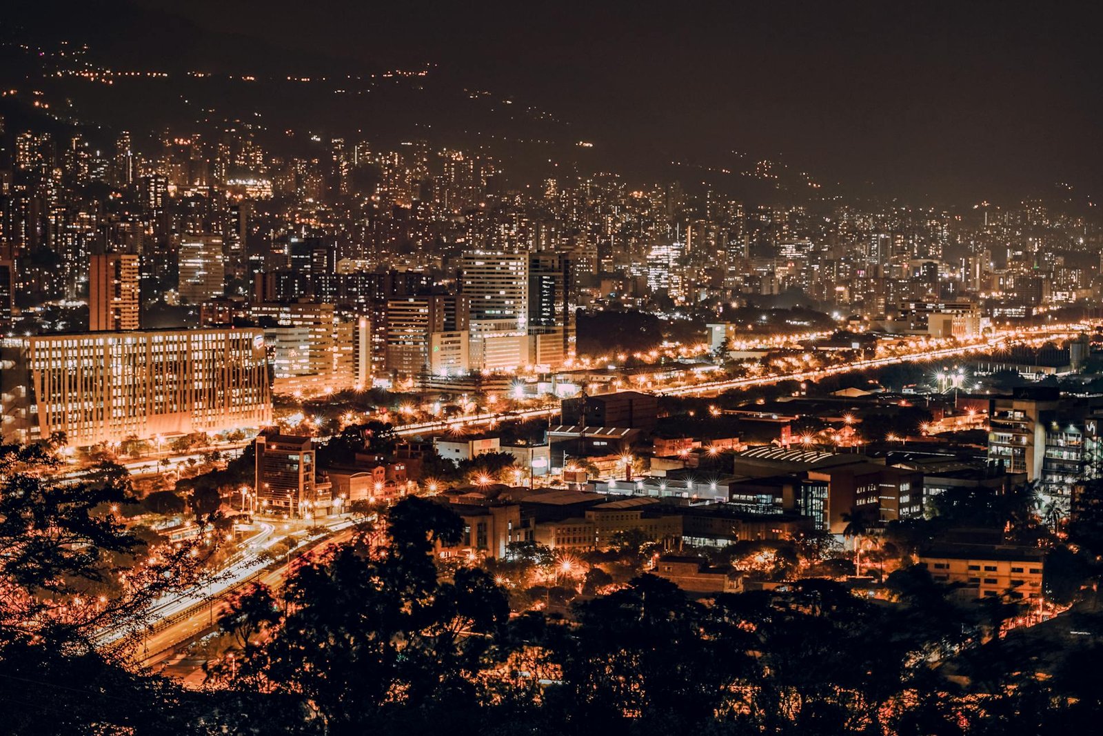 La ciudad de Medellín de noche