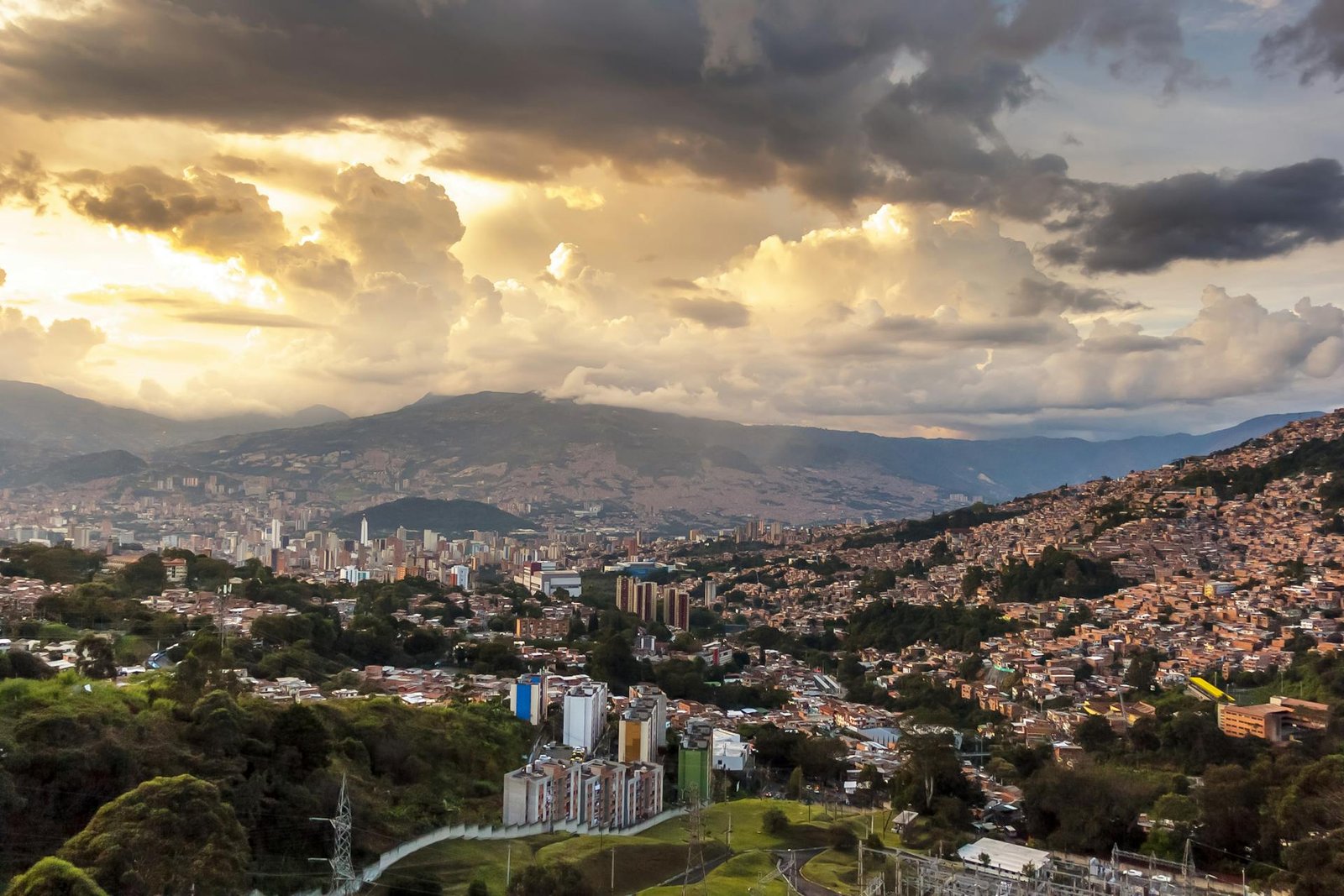 La ciudad de Medellín durante el día